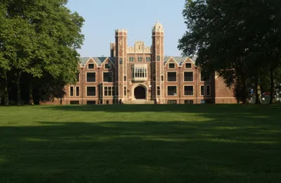 wagner-college-exterior