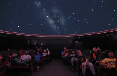 madison-metropolitan-school-district-planetarium-interior-dark